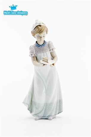 Lladro Porcelain Figurine - Girl With Slice of Cake #5.429, 1986