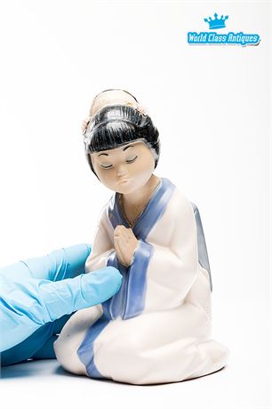 Scarce Nadal Figurine of a Japanese Geisha Entertainer